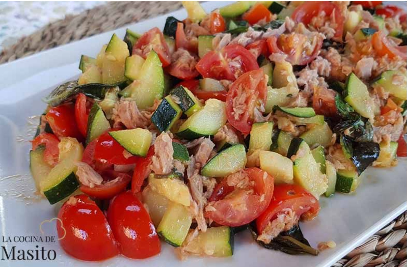 ENSALADA DE CALABACIN CON ATÚN ACOMPAÑADO DE TORTILLA CON ATÚN Y CREMA DE VERDURAS